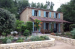 Maison en pierres dans un écrin provençal Maison en pierres dans un écrin provençal